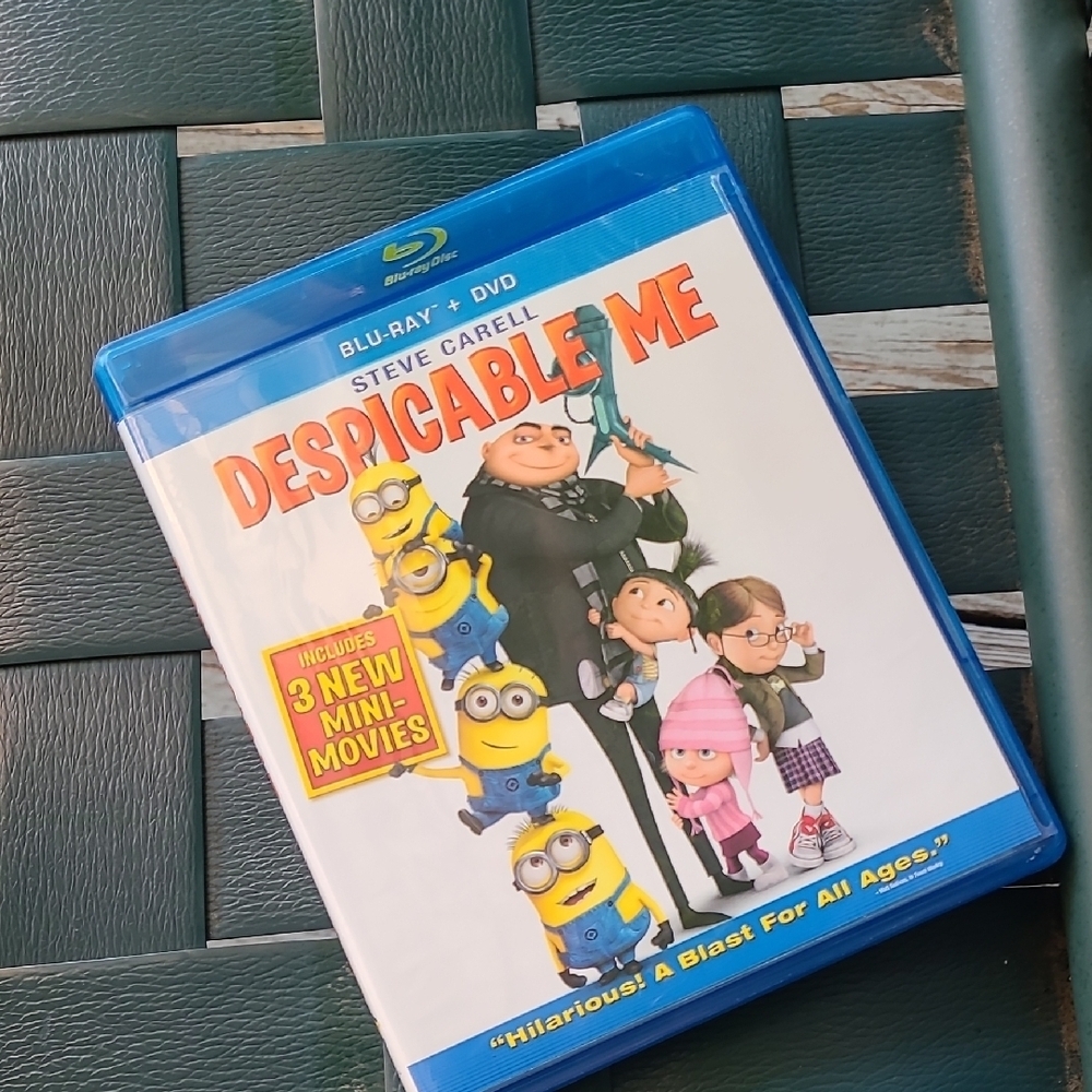 Universal Despicable Me Blu-ray DVD Digital Set - Picture 6 of 7